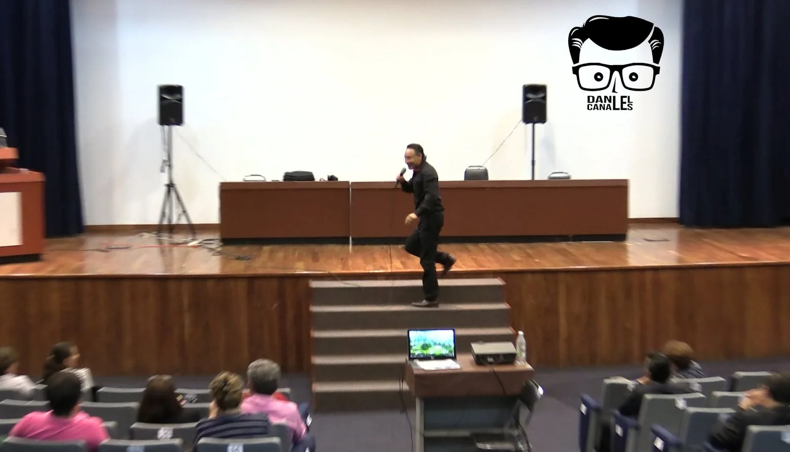Daniel Canales impartiendo un taller